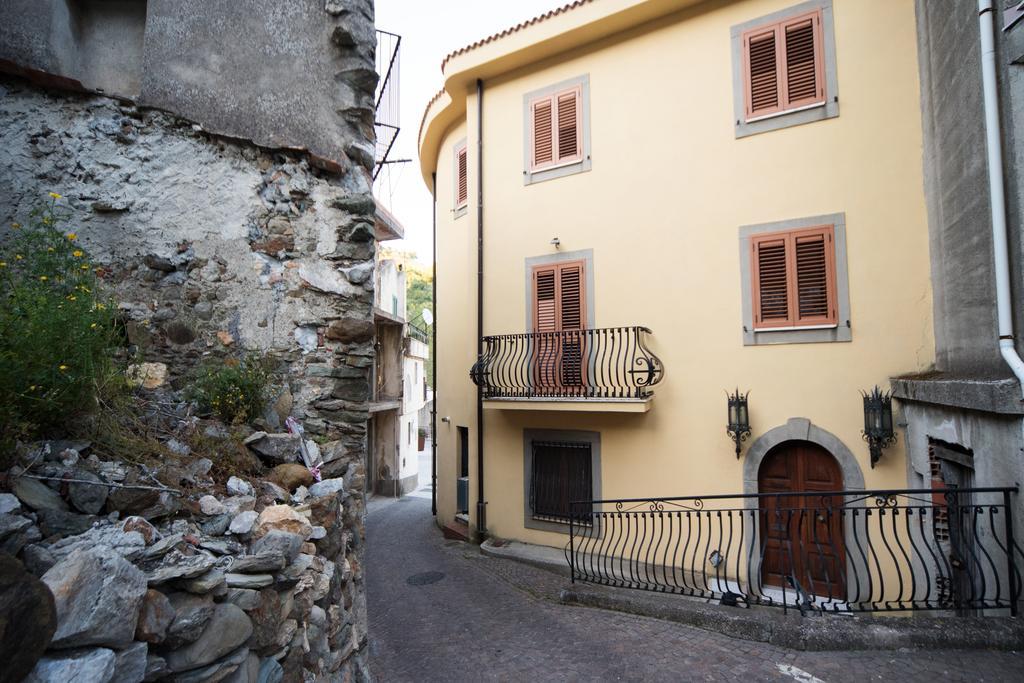 The Clock Borgo Gallodoro *