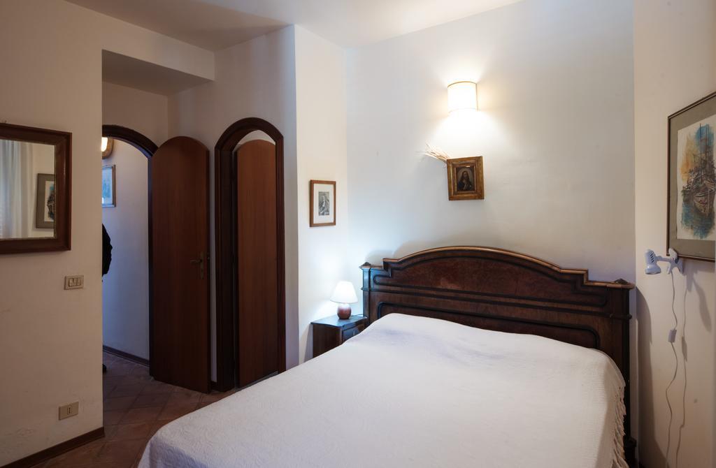 The Clock Borgo Gallodoro *
