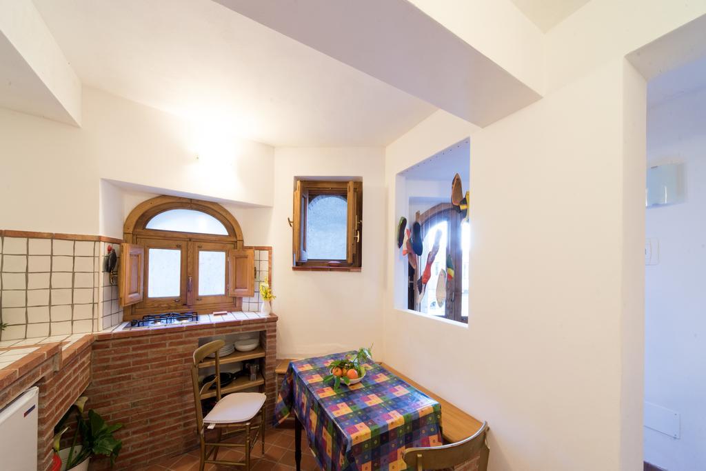 The Clock Borgo Gallodoro *